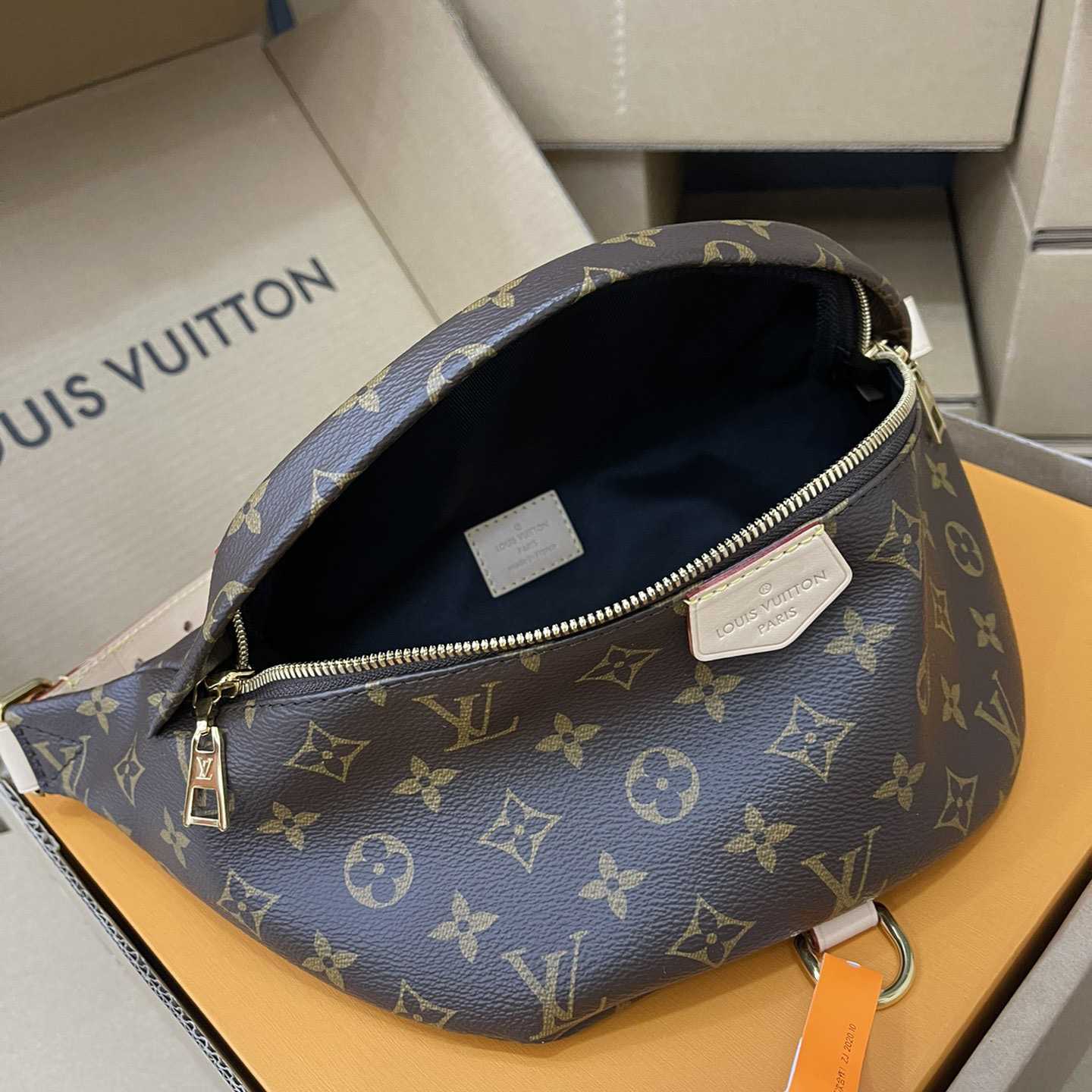 Louis Vuitton Bumbag(37-14-13cm)      M43644 - FashionPlug
