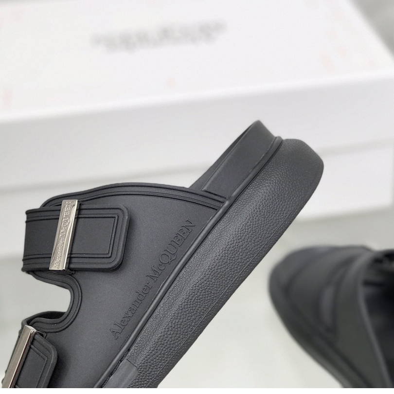Alexander Mqueen Women's Hybrid Slide In Black/Silver - FashionPlug