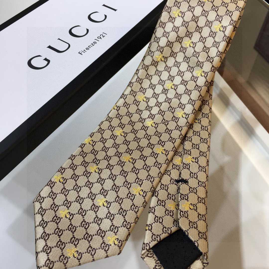 Gucci GG Bees Silk Tie - FashionPlug