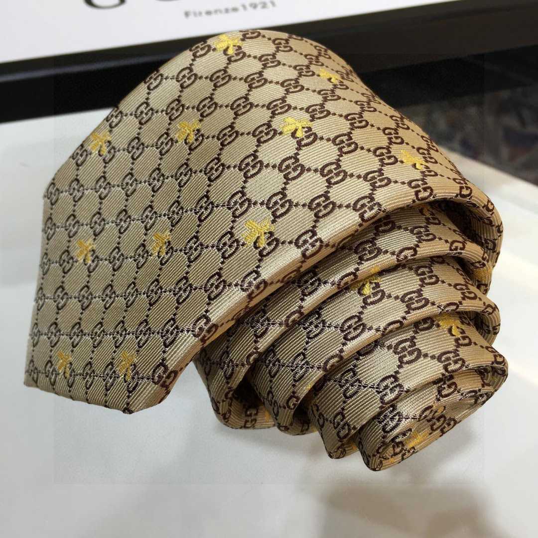 Gucci GG Bees Silk Tie - FashionPlug