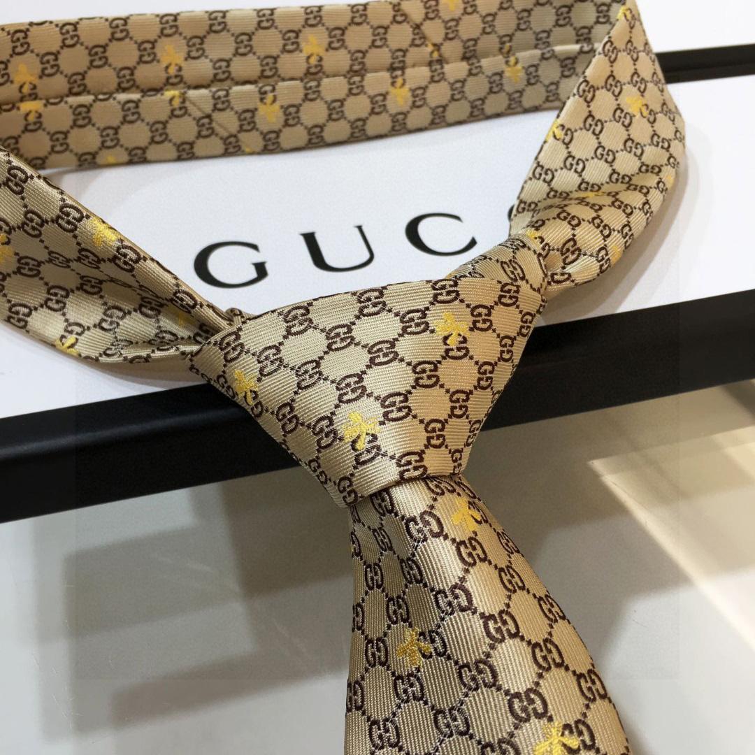 Gucci GG Bees Silk Tie - FashionPlug
