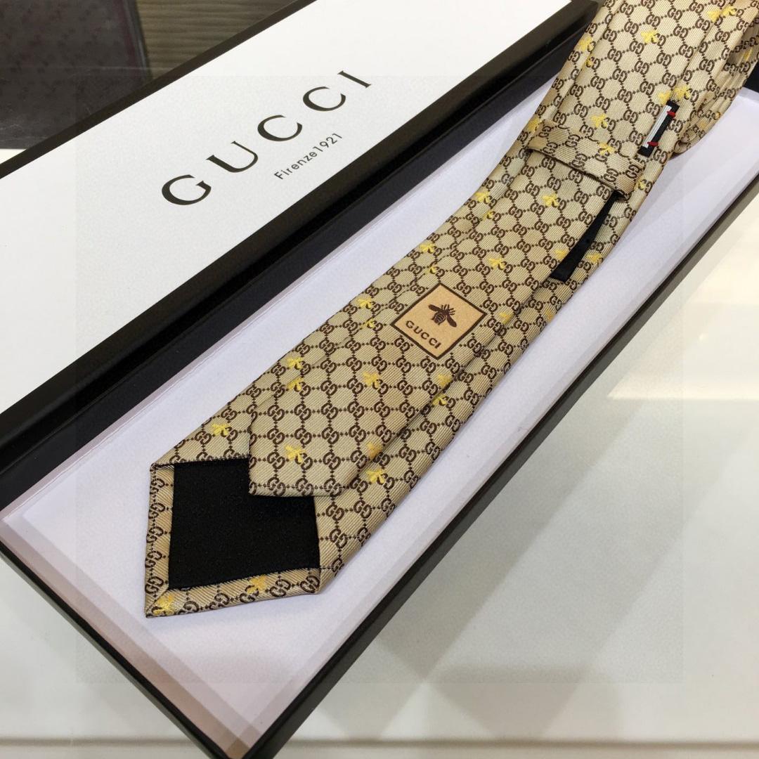 Gucci GG Bees Silk Tie - FashionPlug
