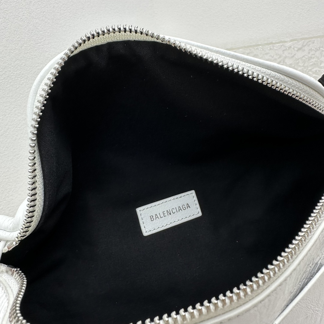 Balenciaga Superbusy Beltpack In White - FashionPlug