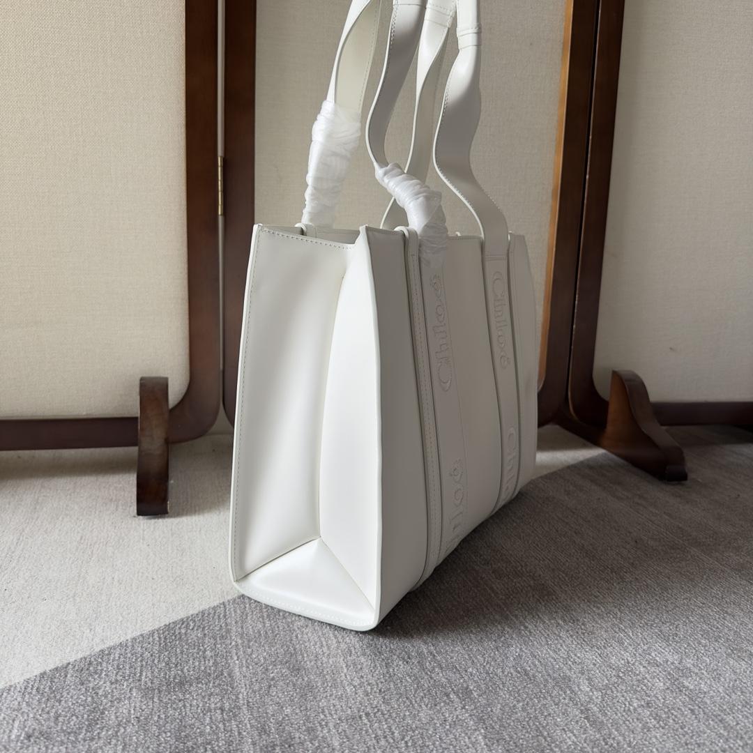 Chloe Medium Woody Tote Bag - FashionPlug