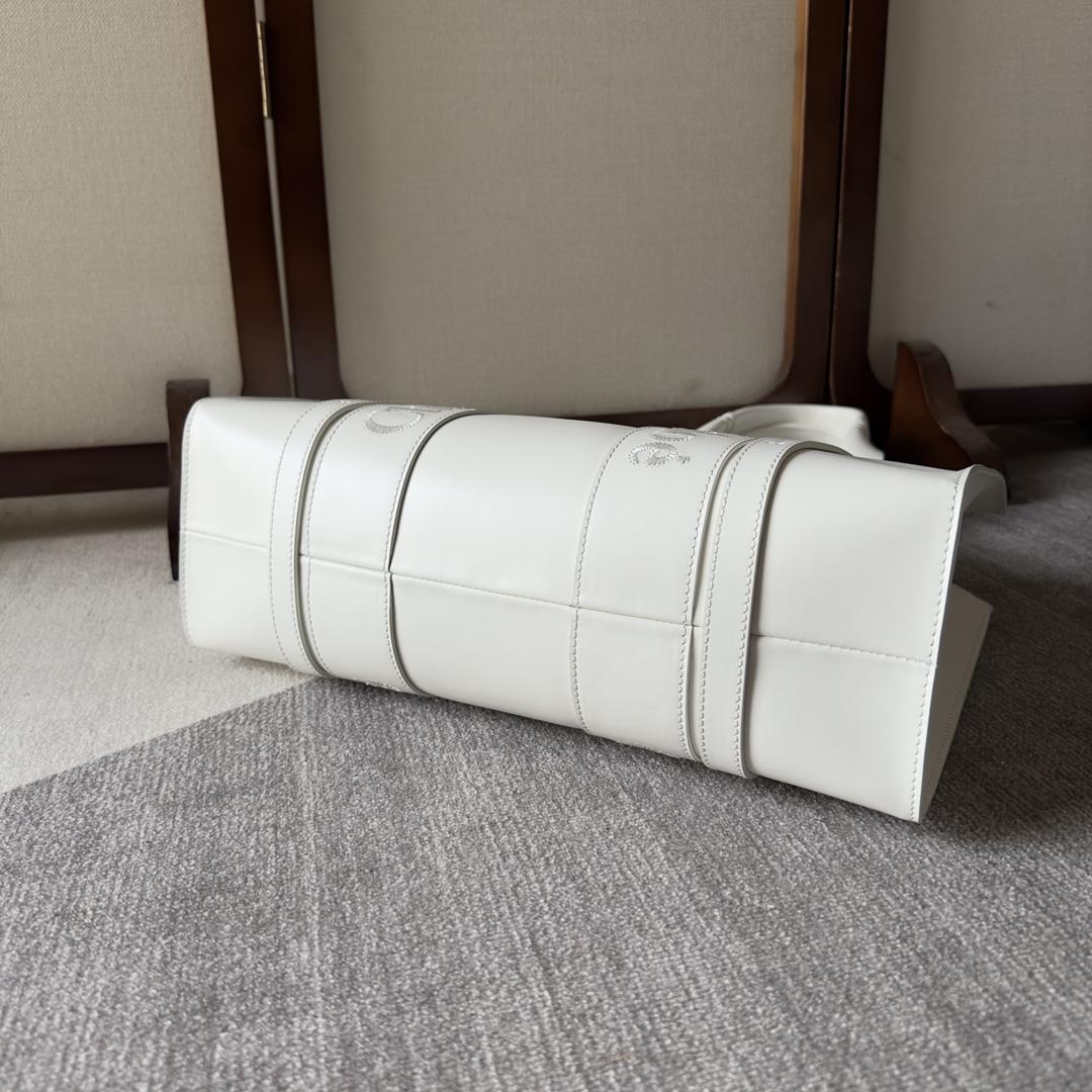 Chloe Medium Woody Tote Bag - FashionPlug