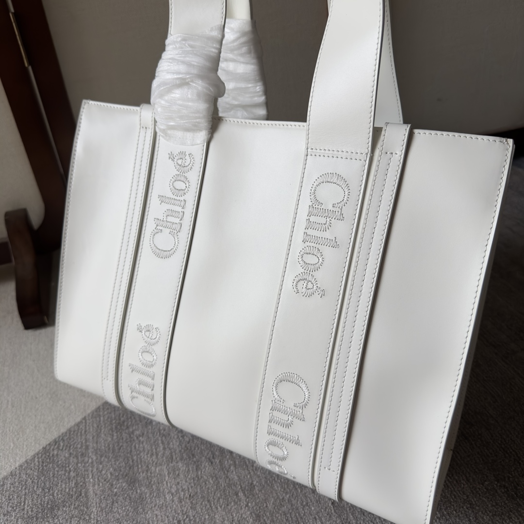 Chloe Medium Woody Tote Bag - FashionPlug