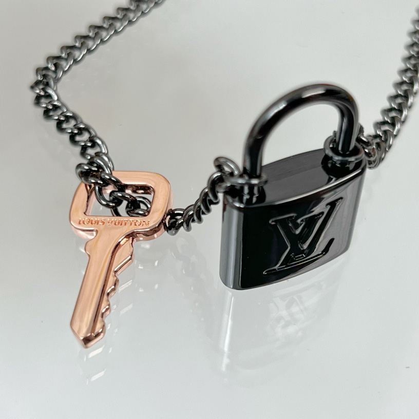 Louis Vuitton LV Padlock Pendant   M01149 - FashionPlug