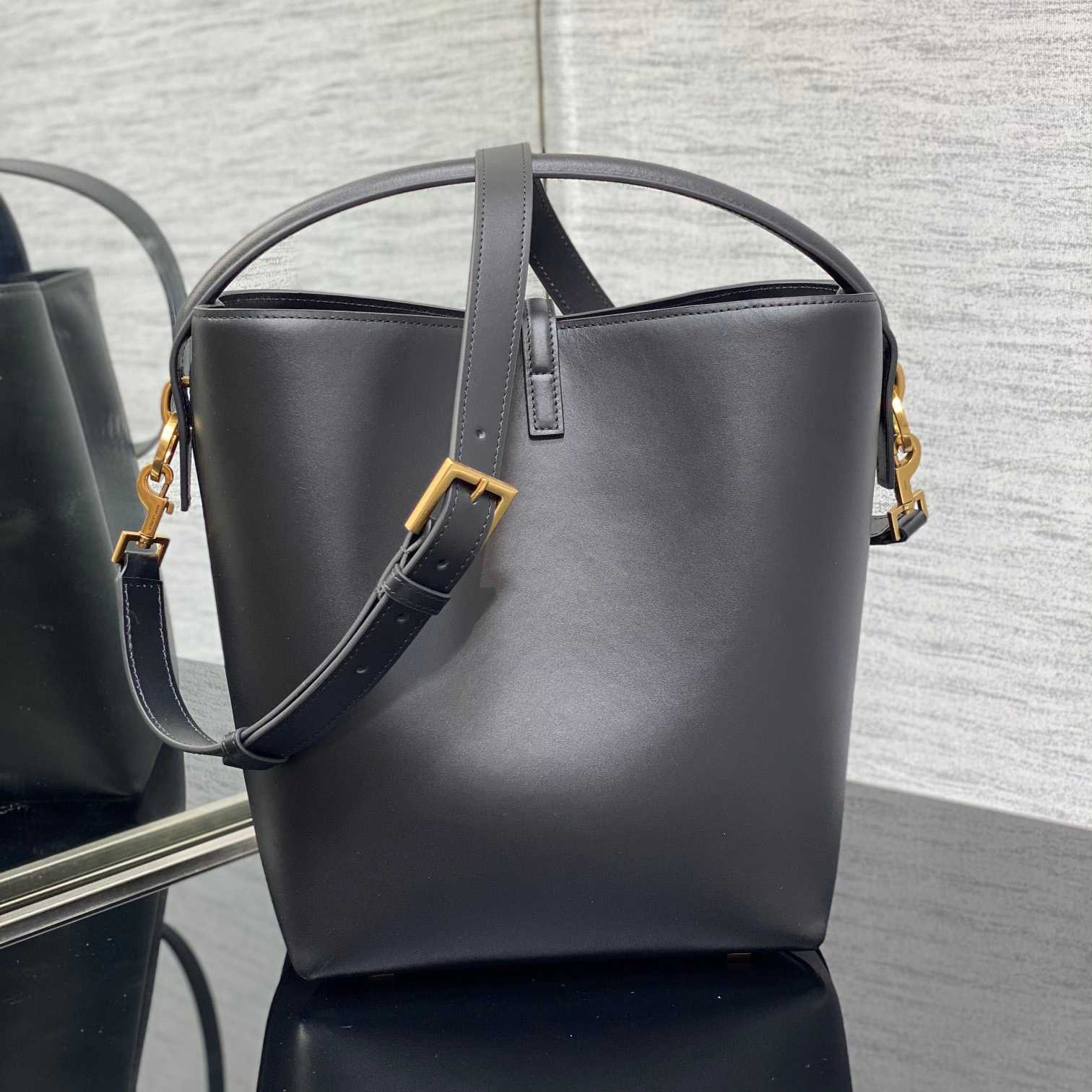 Saint Laurent Le 37 In Shiny Leather - FashionPlug