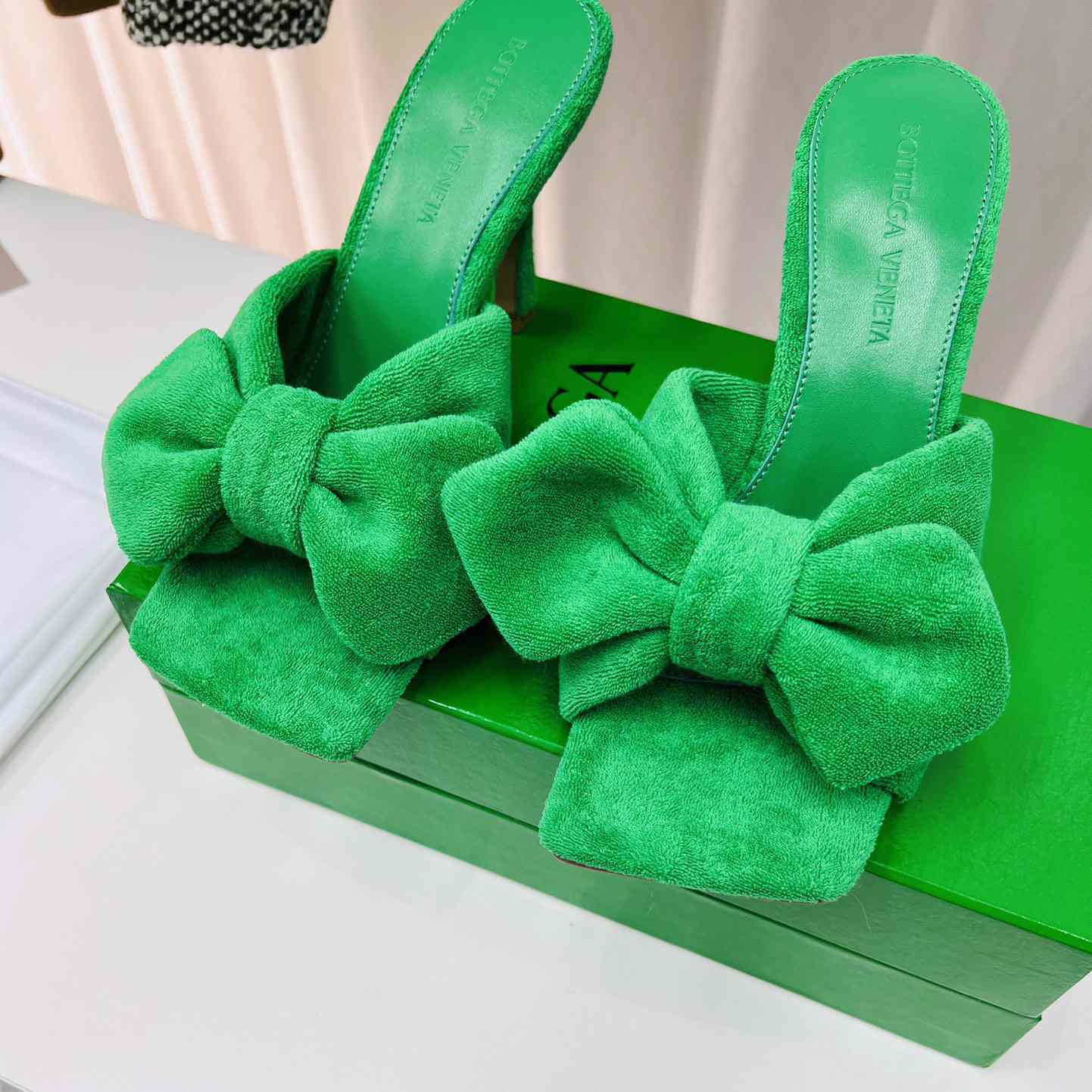 Bottega Veneta Green Heeled Sandals - FashionPlug