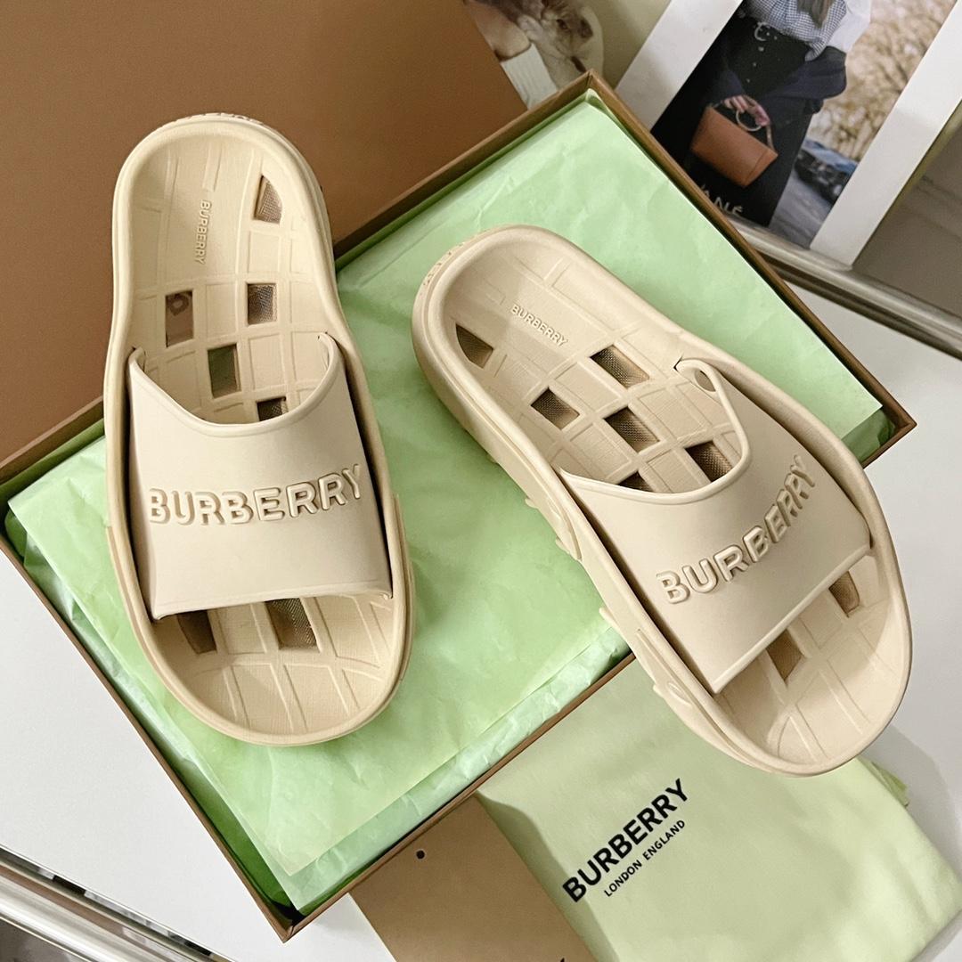 Burberry Bucklow logo slides - FashionPlug
