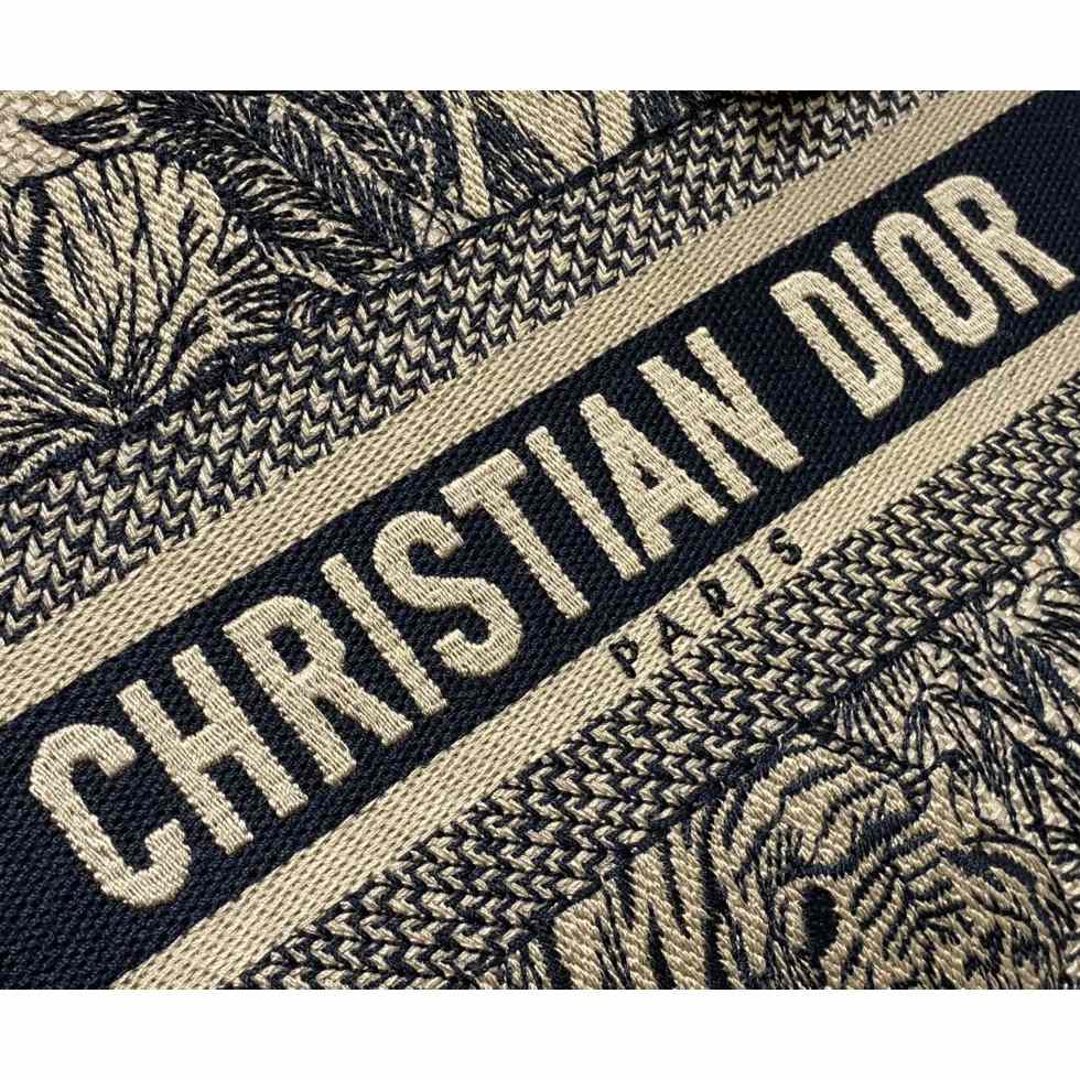 Dior Medium Lady D-lite Bag - FashionPlug