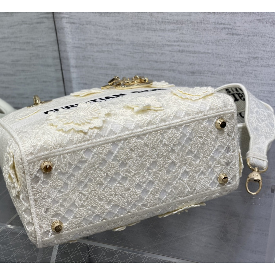 Dior Medium Lady D-lite Bag - FashionPlug