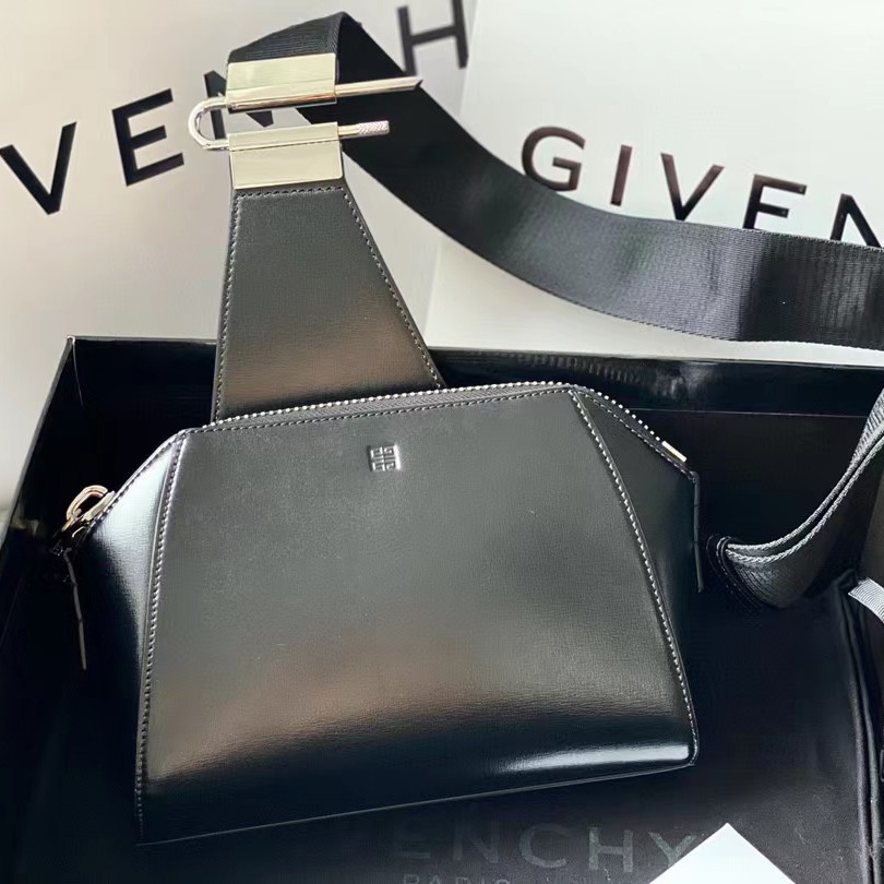 Givenchy Antigona Leather Messenger Bag (25-20-16cm) - FashionPlug