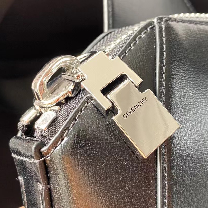 Givenchy Antigona Leather Messenger Bag (25-20-16cm) - FashionPlug