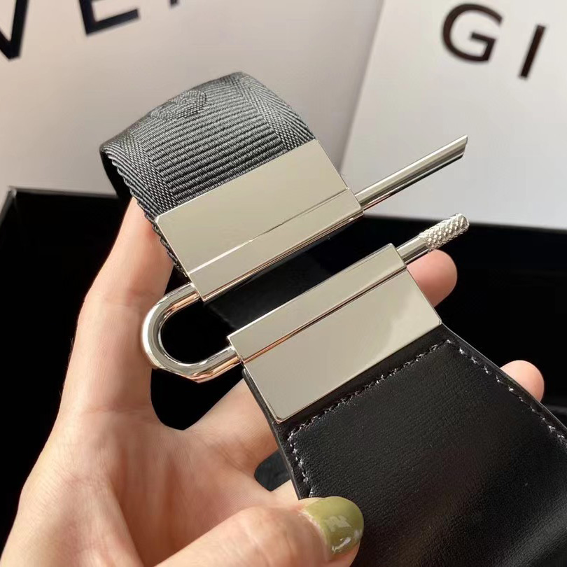 Givenchy Antigona Leather Messenger Bag (25-20-16cm) - FashionPlug