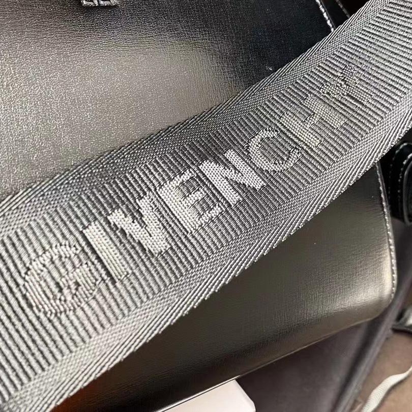 Givenchy Antigona Leather Messenger Bag (25-20-16cm) - FashionPlug