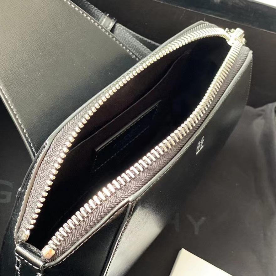Givenchy Antigona Leather Messenger Bag (25-20-16cm) - FashionPlug