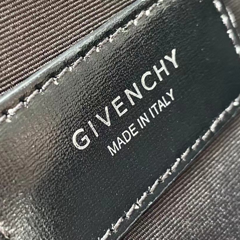 Givenchy Antigona Leather Messenger Bag (25-20-16cm) - FashionPlug