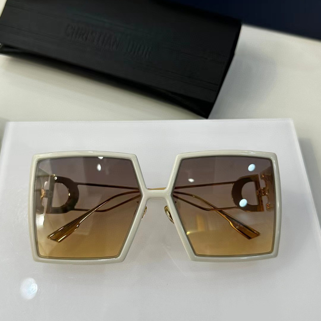 Dior 30Montaigne SU Sunglasses  - FashionPlug