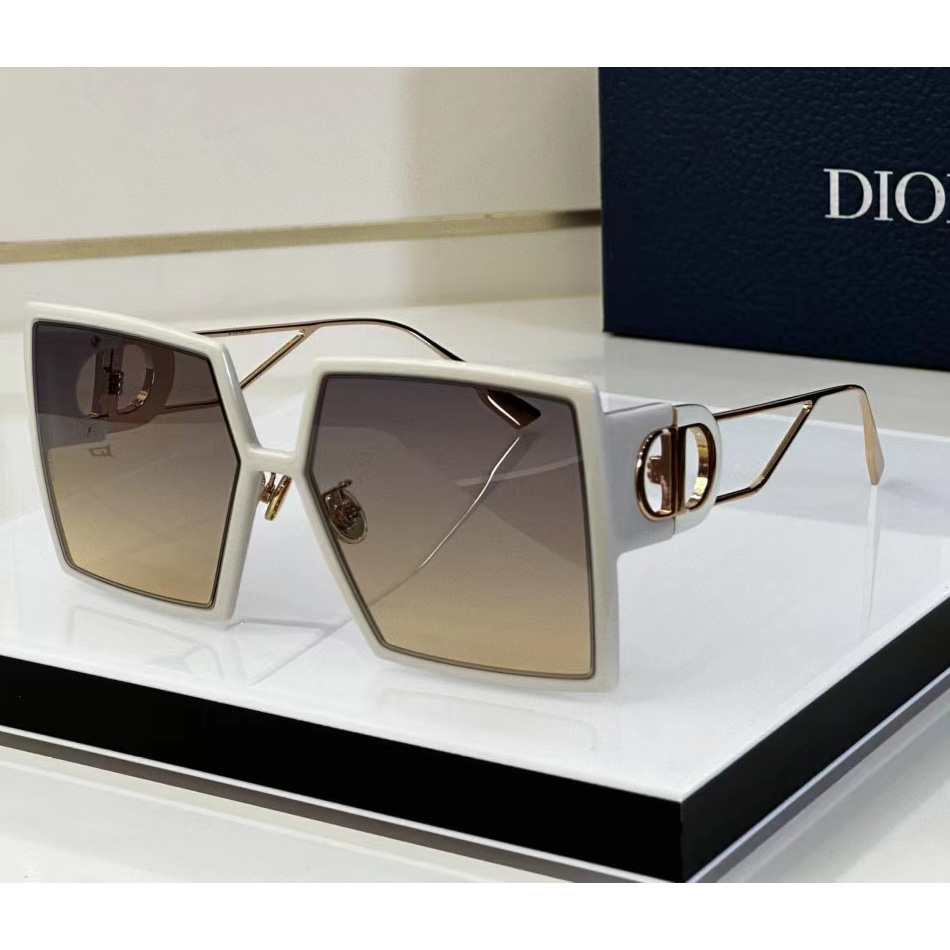 Dior 30Montaigne SU Sunglasses  - FashionPlug