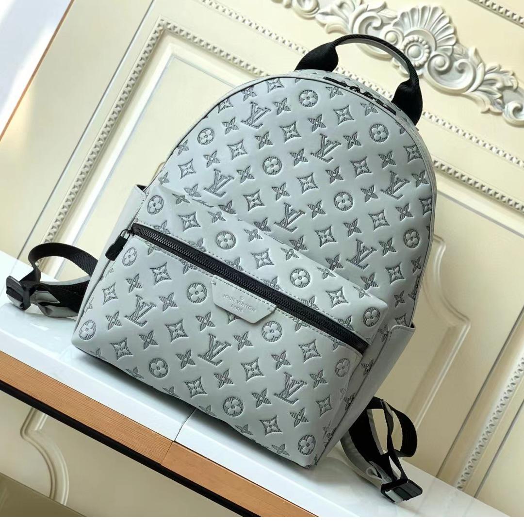 Louis Vuitton Discovery Backpack (29-38-20cm)    M46557 - FashionPlug