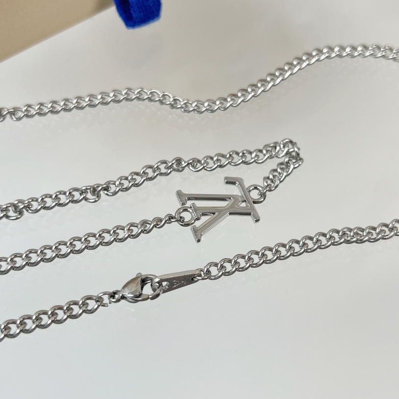 Louis Vuitton LV Paperplane Necklace      M01034 - FashionPlug