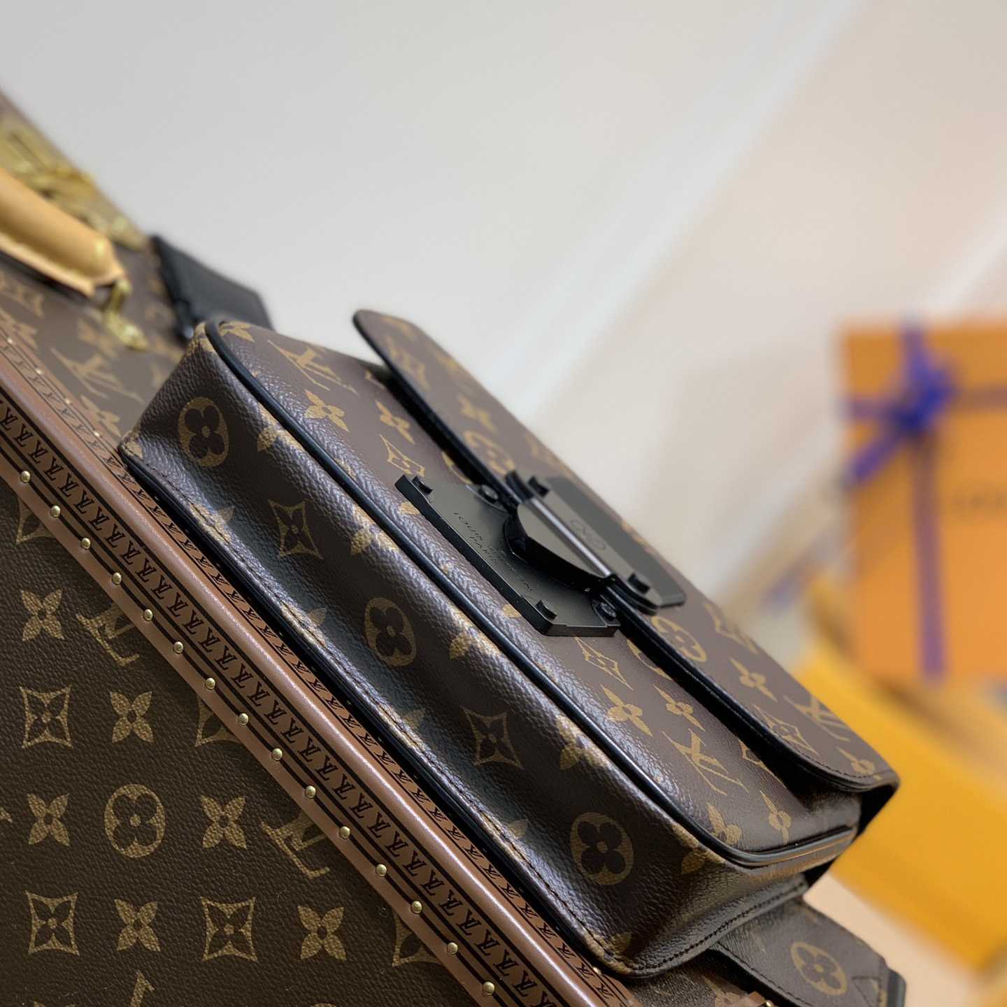 Louis Vuitton S Lock Sling Bag(21-15-4cm)    M45807 - FashionPlug