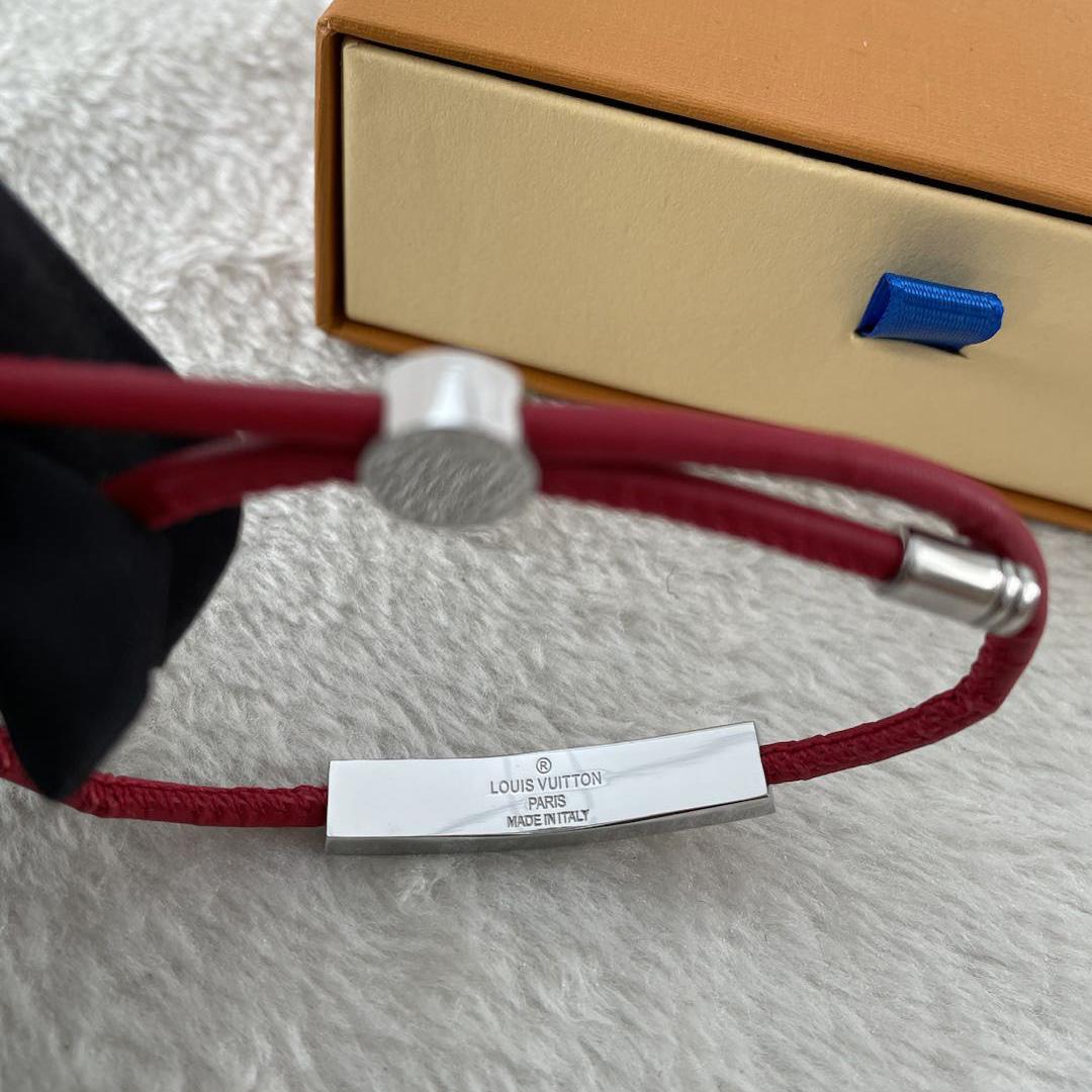 Louis Vuitton Clip It Bracelet     M8120E - FashionPlug