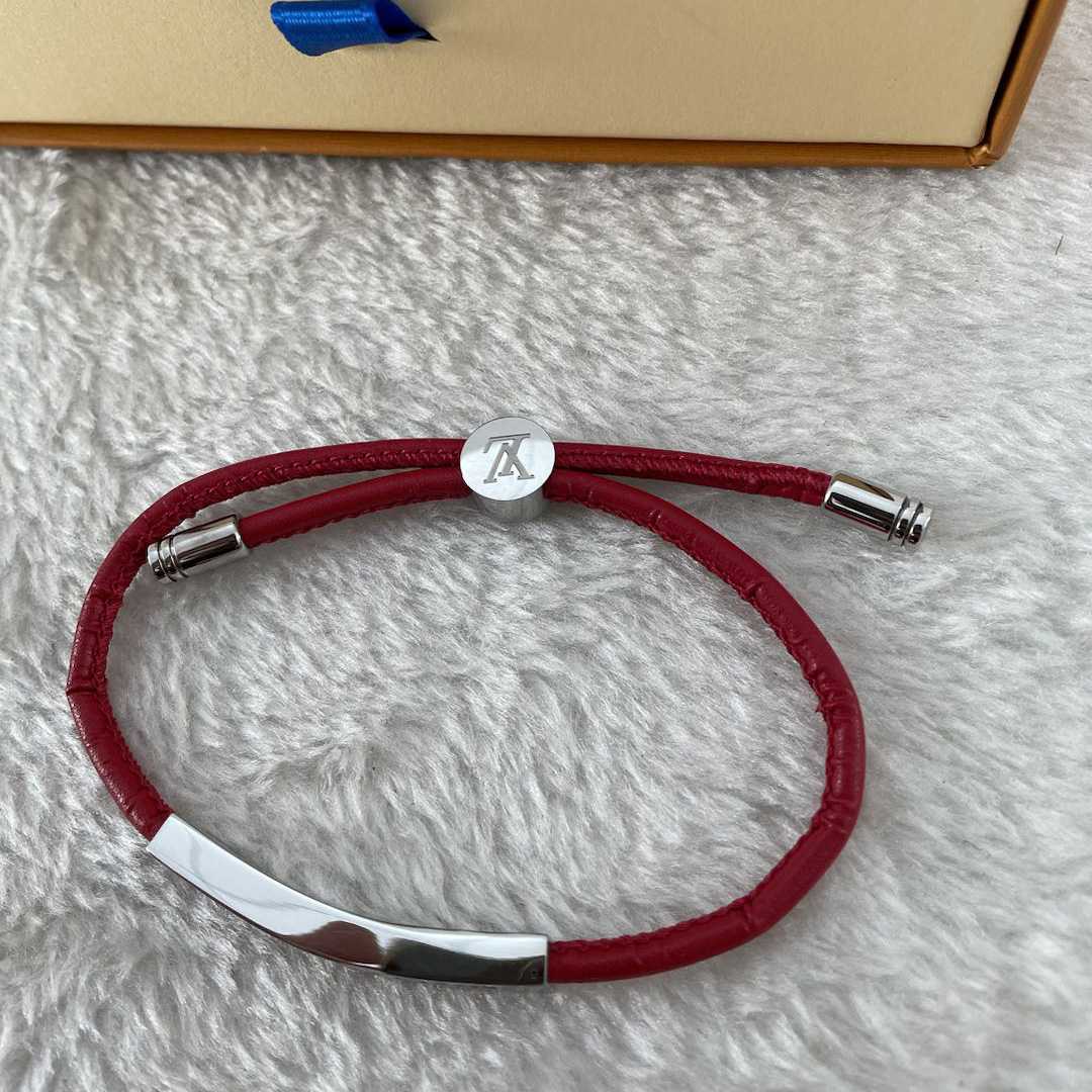 Louis Vuitton Clip It Bracelet     M8120E - FashionPlug