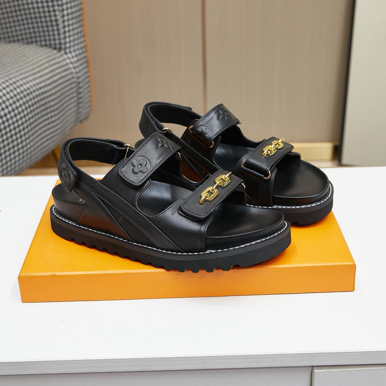 Louis Vuitton Paseo Flat Comfort Sandal   1AB3QE - FashionPlug