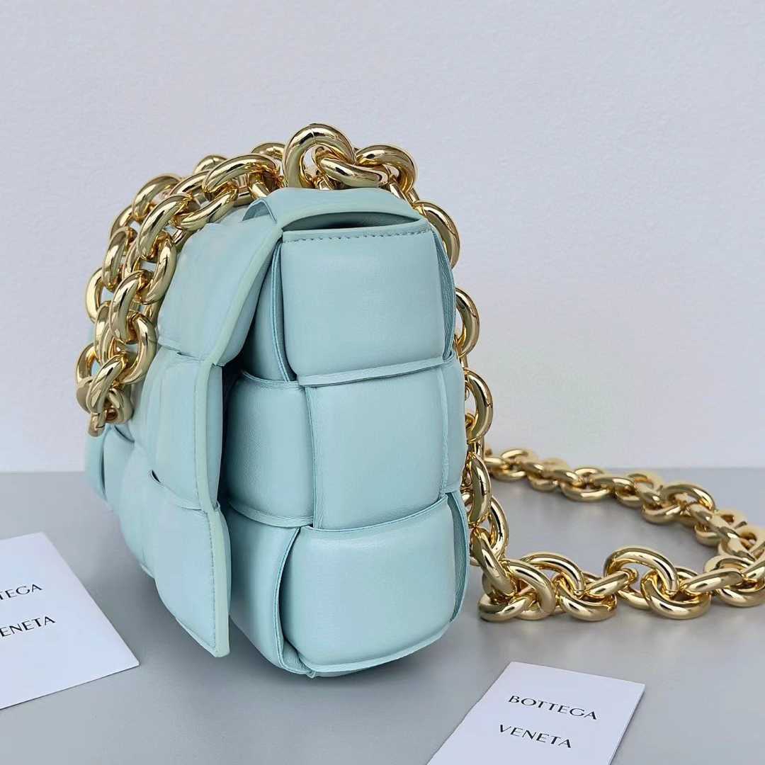 Bottega Veneta Chain Cassette Two-way Bag(26-18-8cm) - FashionPlug