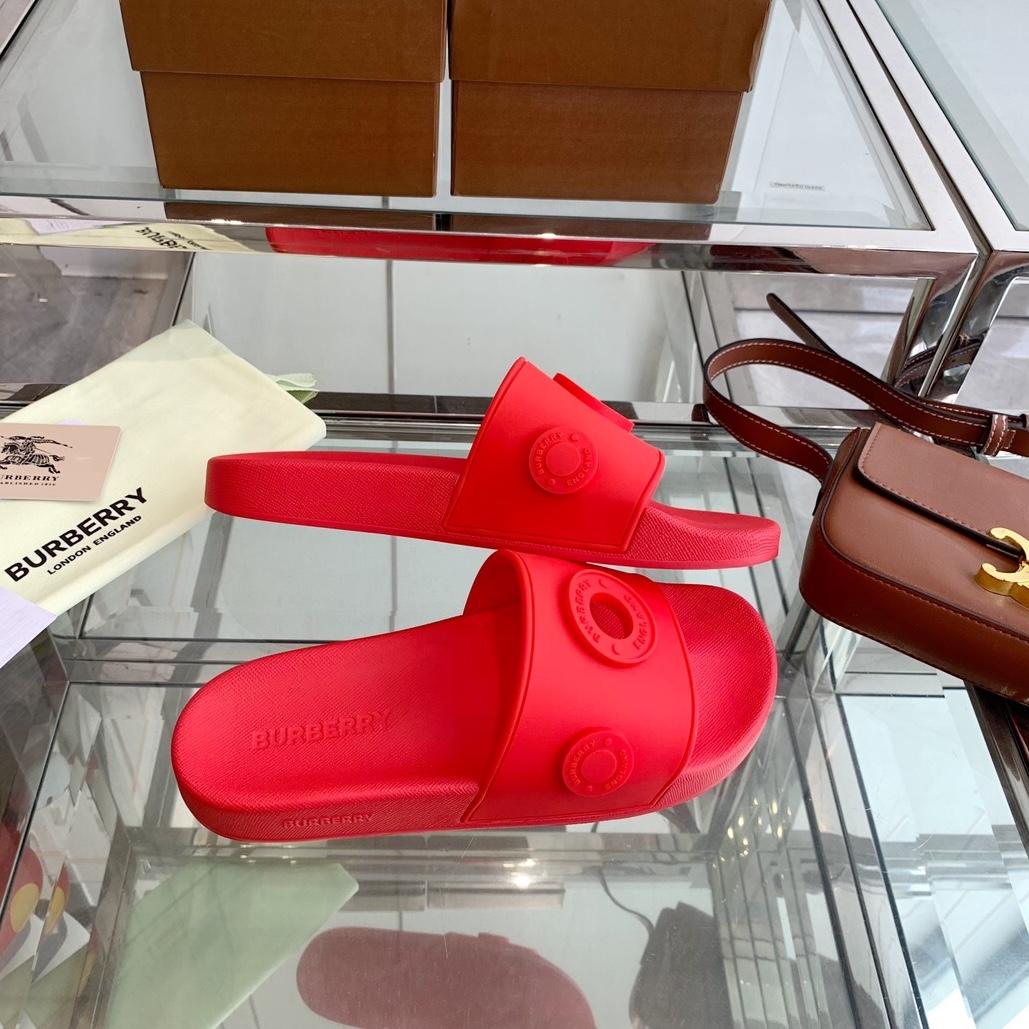 Burberry Eyelet Rubber Slide - FashionPlug