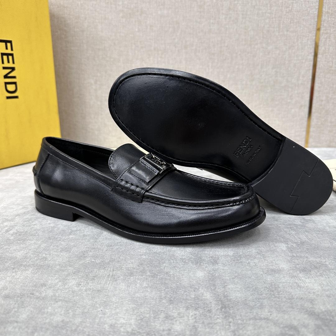 Fendi Men's Black Loafer - FashionPlug