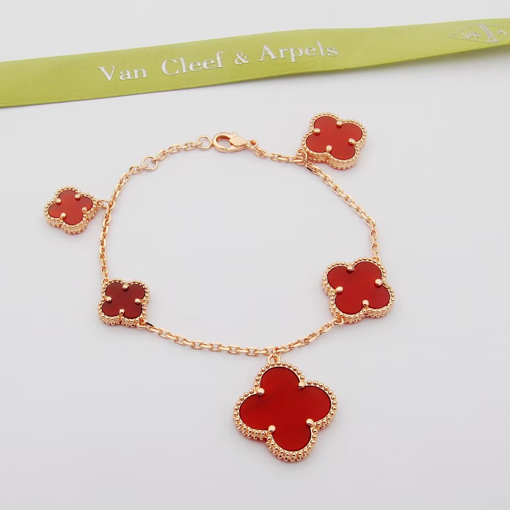 Van Cleef & Arpels Bracelet - FashionPlug