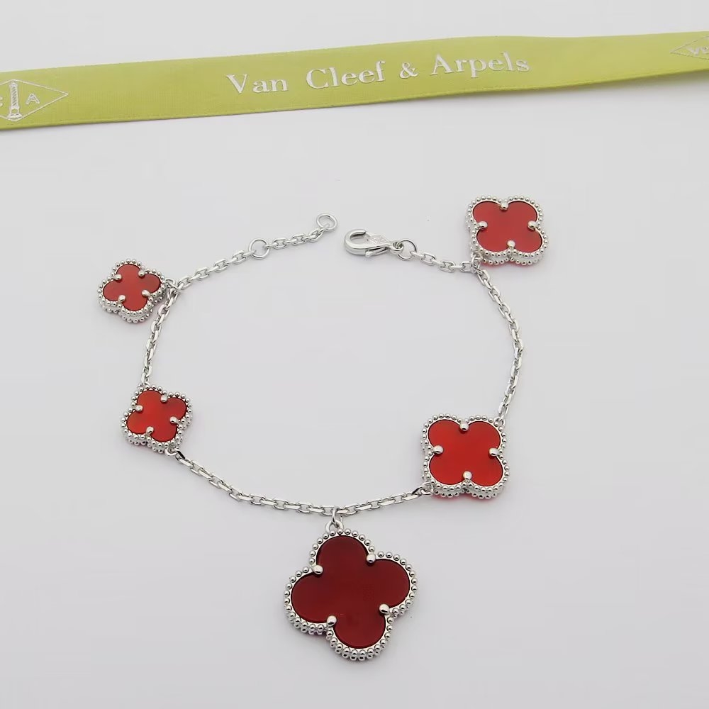 Van Cleef & Arpels Bracelet - FashionPlug