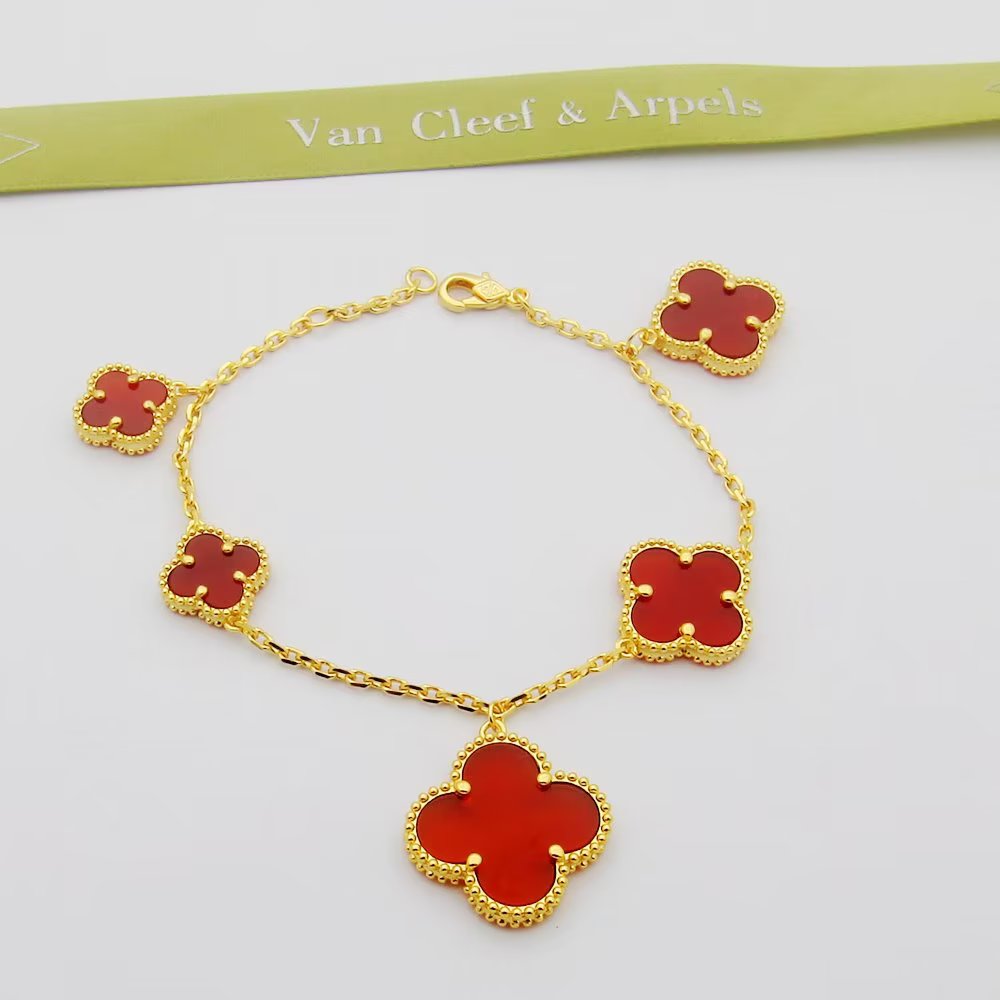 Van Cleef & Arpels Bracelet - FashionPlug