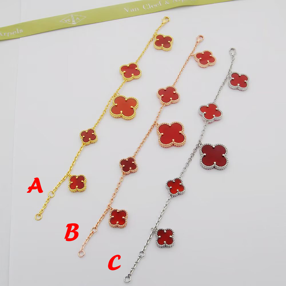Van Cleef & Arpels Bracelet - FashionPlug