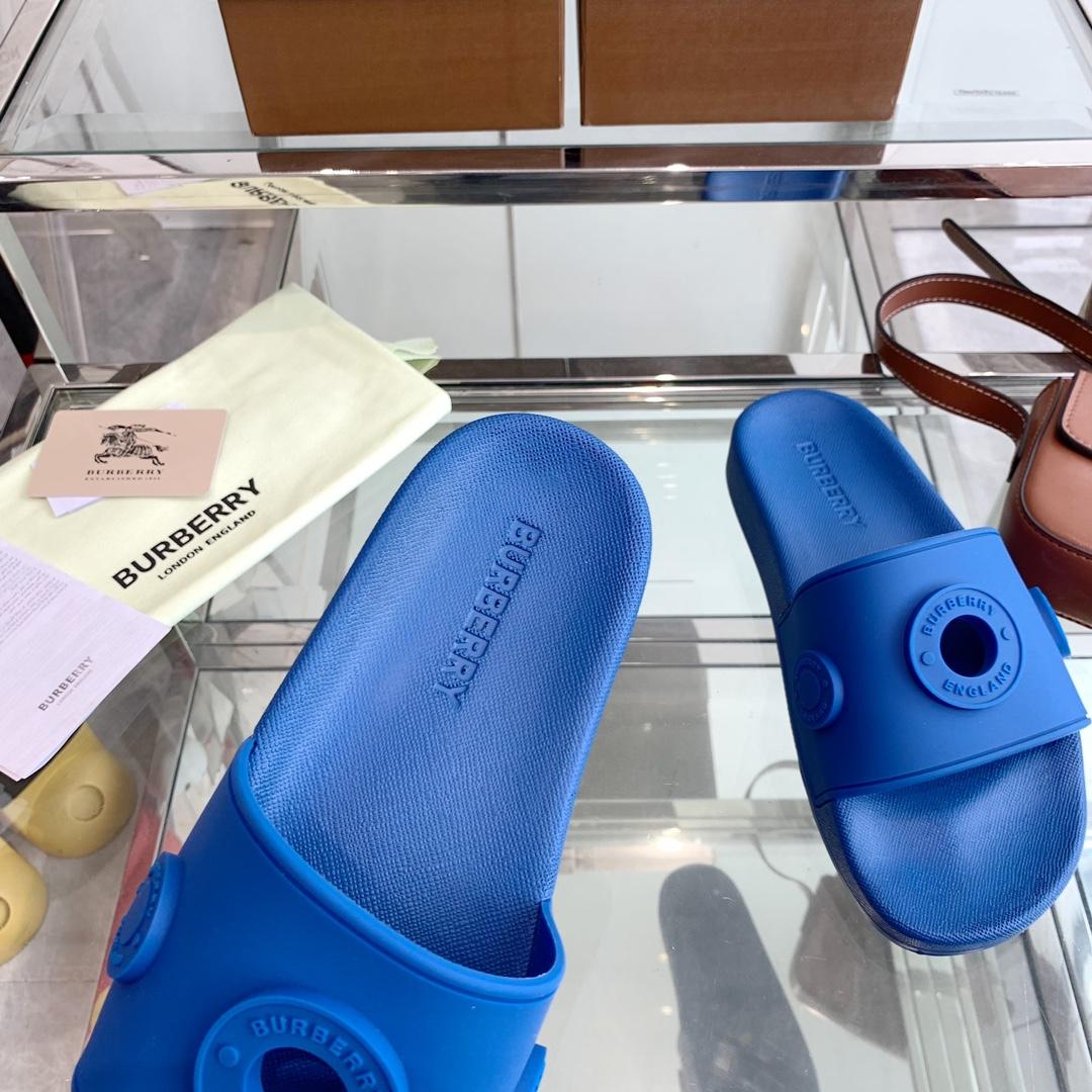 Burberry Eyelet Rubber Slide - FashionPlug