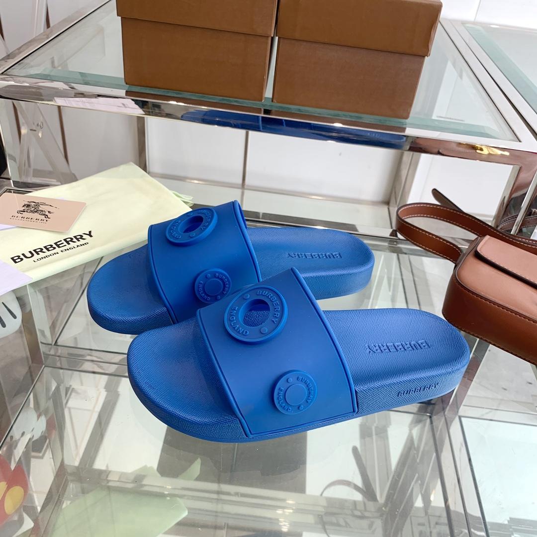 Burberry Eyelet Rubber Slide - FashionPlug