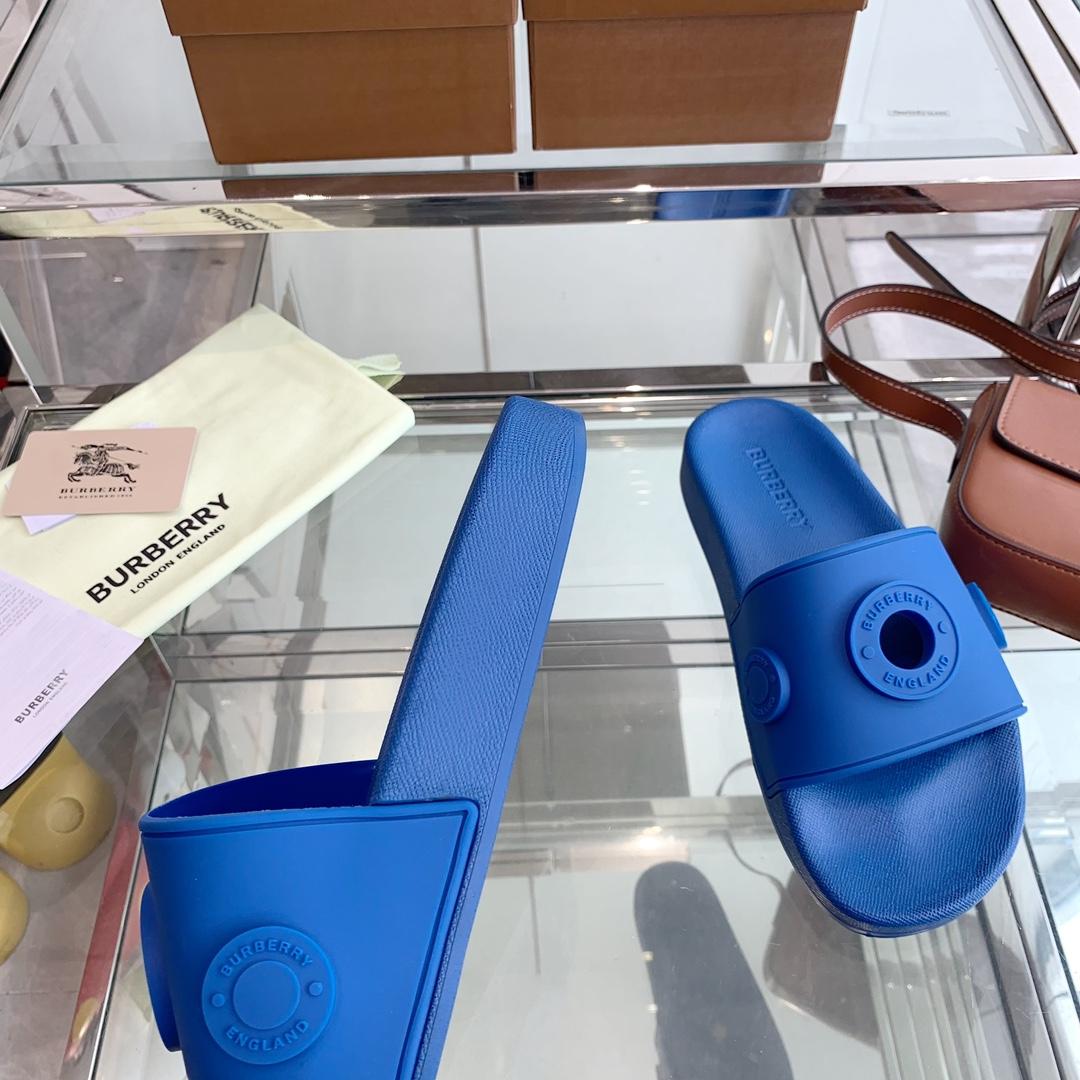 Burberry Eyelet Rubber Slide - FashionPlug