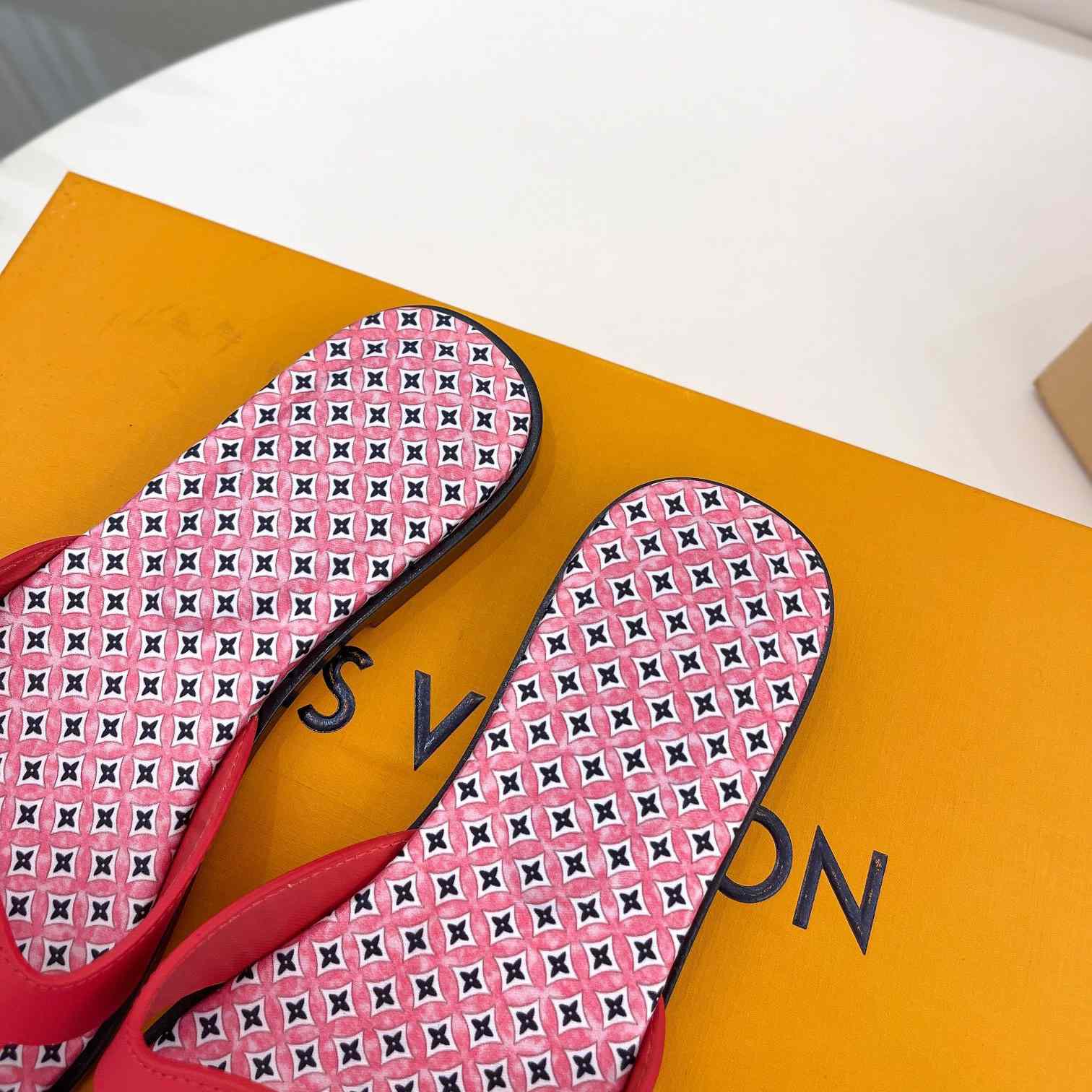 Louis Vuitton LV Isola Flat Mule - FashionPlug