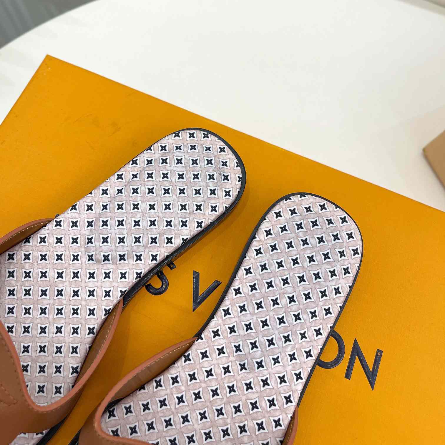 Louis Vuitton LV Isola Flat Mule - FashionPlug