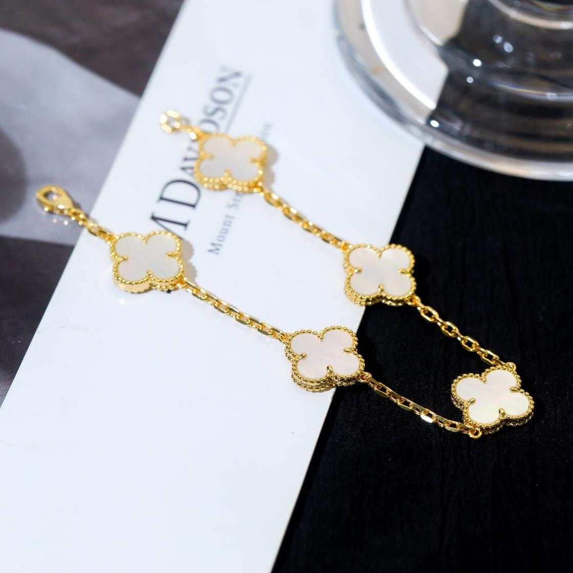 Van Cleef & Arpels Bracelet - FashionPlug