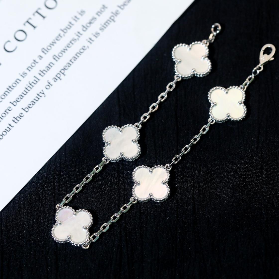 Van Cleef & Arpels Bracelet - FashionPlug