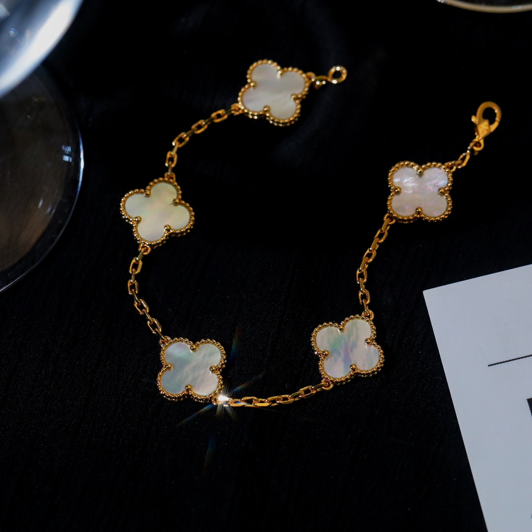 Van Cleef & Arpels Bracelet - FashionPlug