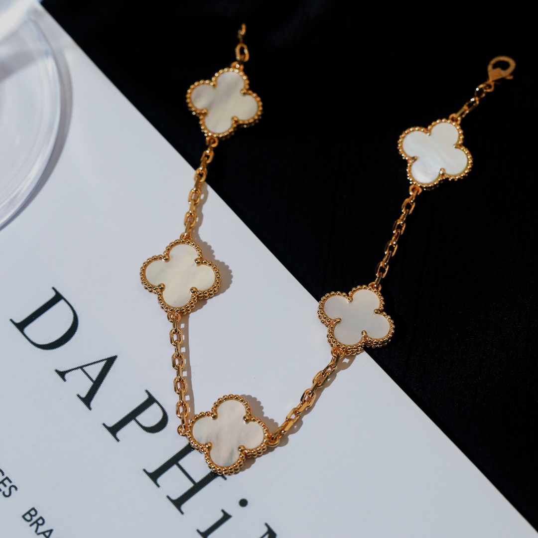 Van Cleef & Arpels Bracelet - FashionPlug