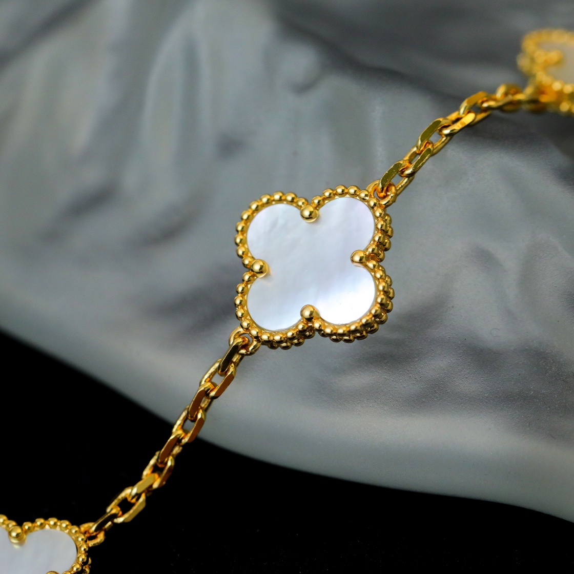 Van Cleef & Arpels Bracelet - FashionPlug