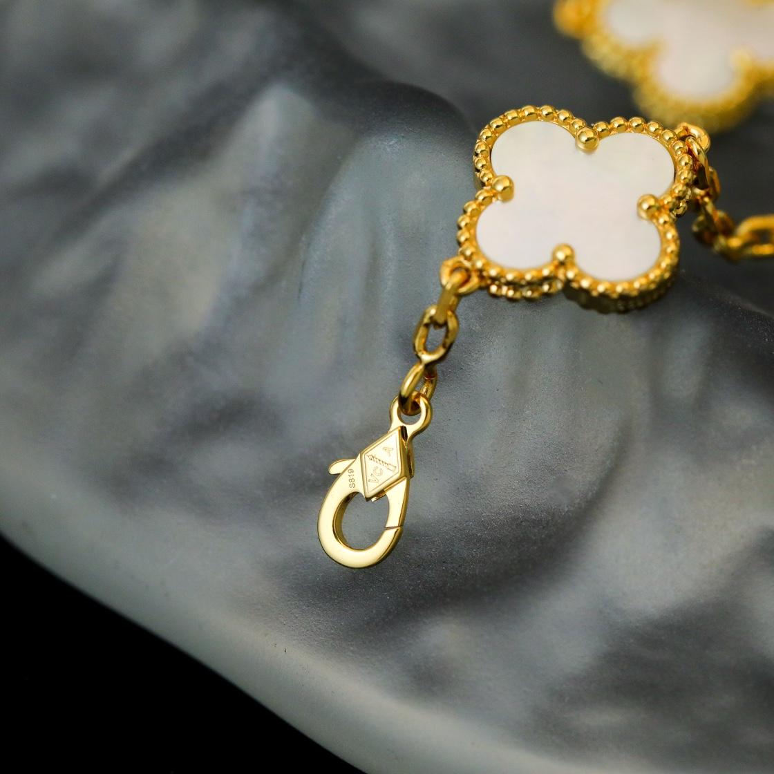 Van Cleef & Arpels Bracelet - FashionPlug