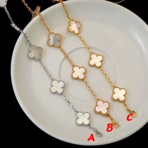 Van Cleef & Arpels Bracelet - FashionPlug