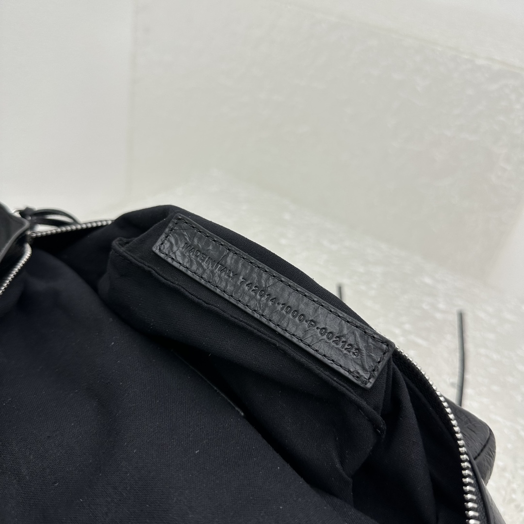Balenciaga Men's Black Le Cagole Leather Belt Bag  ( 20cm*42cm*18cm) - FashionPlug